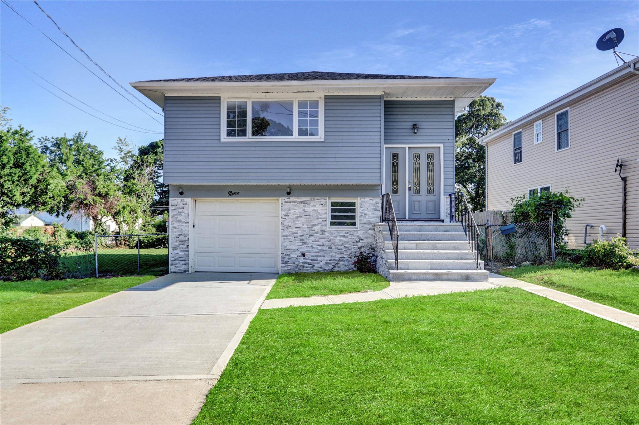 West Hempstead, NY 11552,9 Rhodes LN