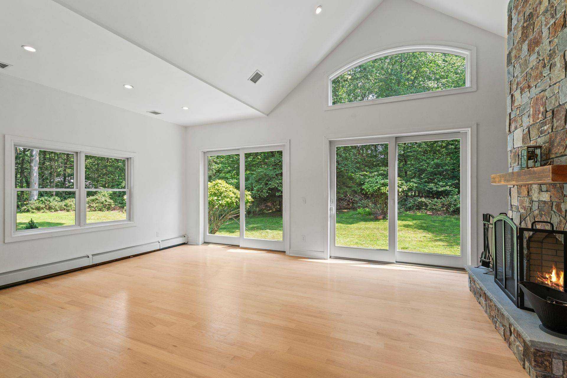 Saint James, NY 11780,18 Wilderness RD