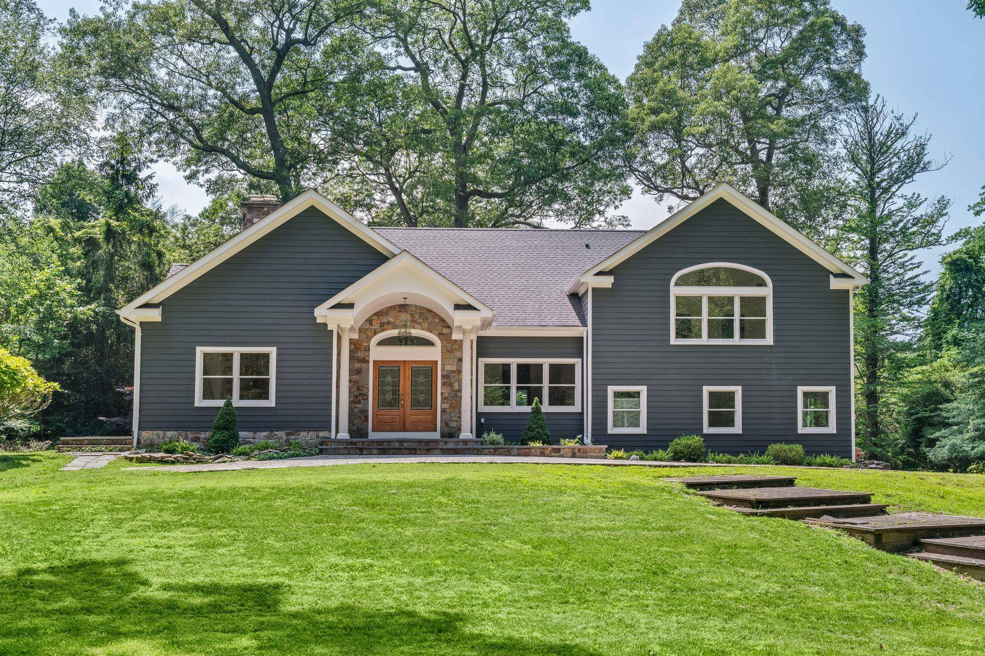 Saint James, NY 11780,18 Wilderness RD