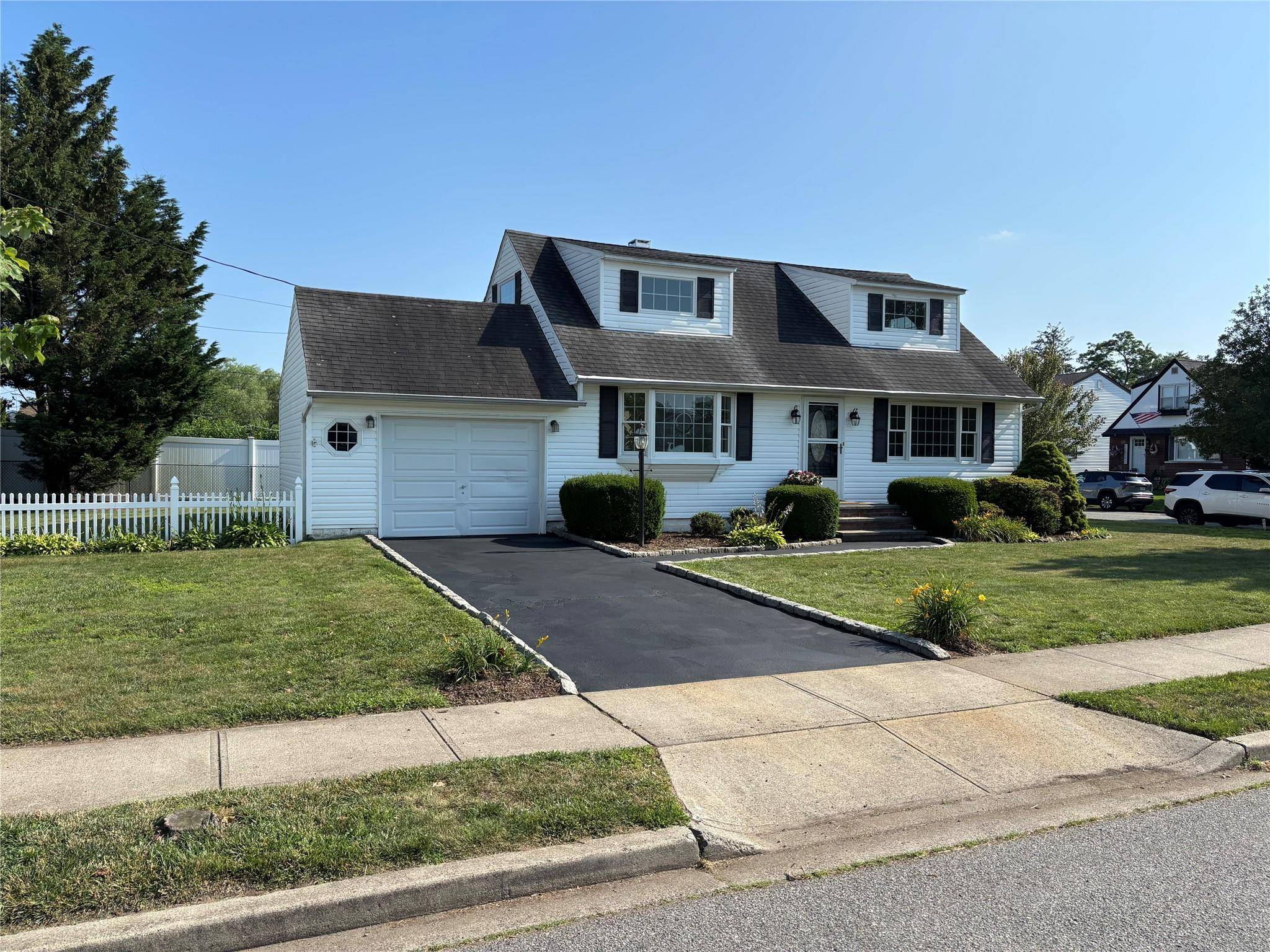 Hicksville, NY 11801,113 Wilfred BLVD