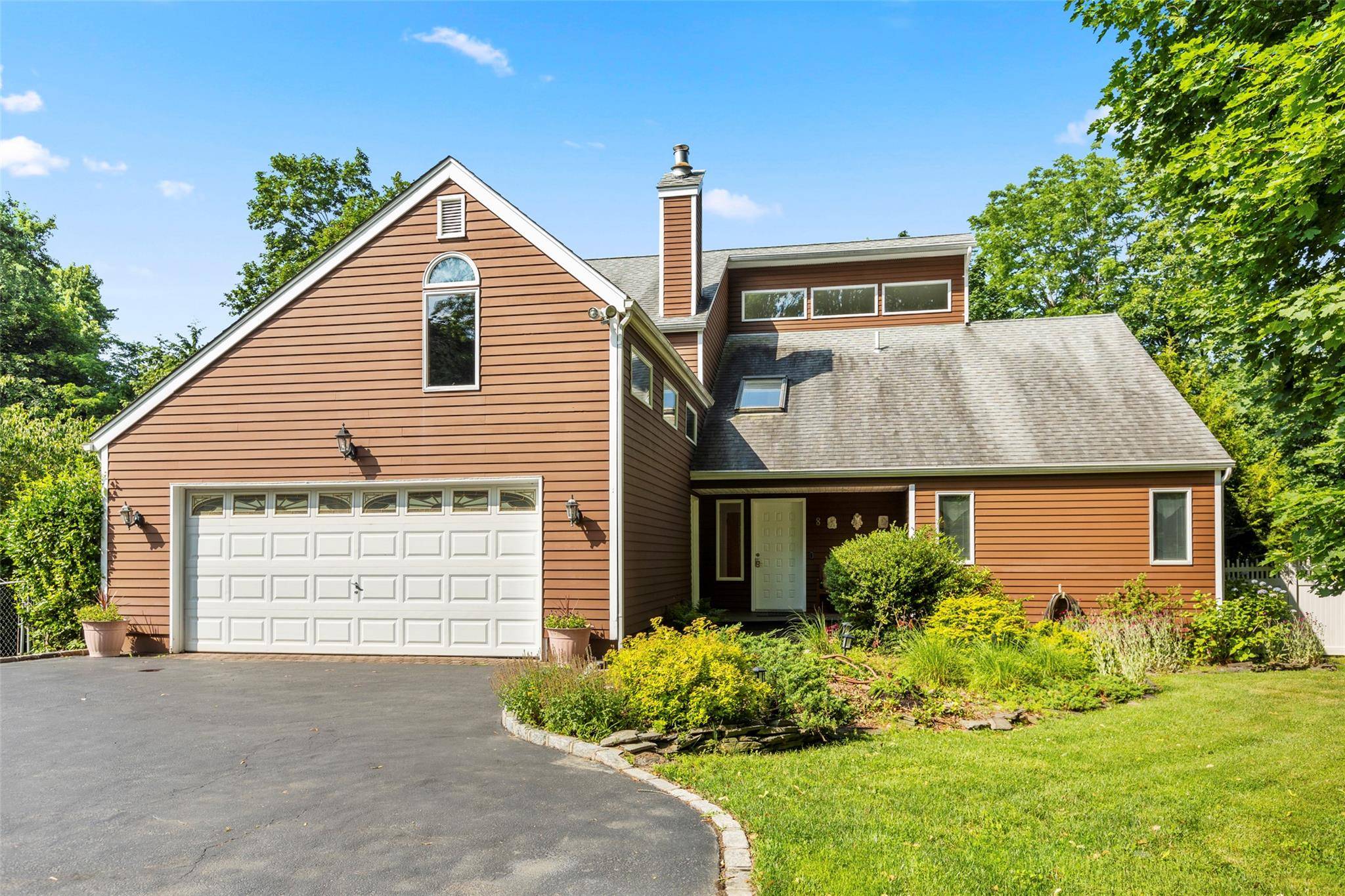East Setauket, NY 11733,8 Braemer RD