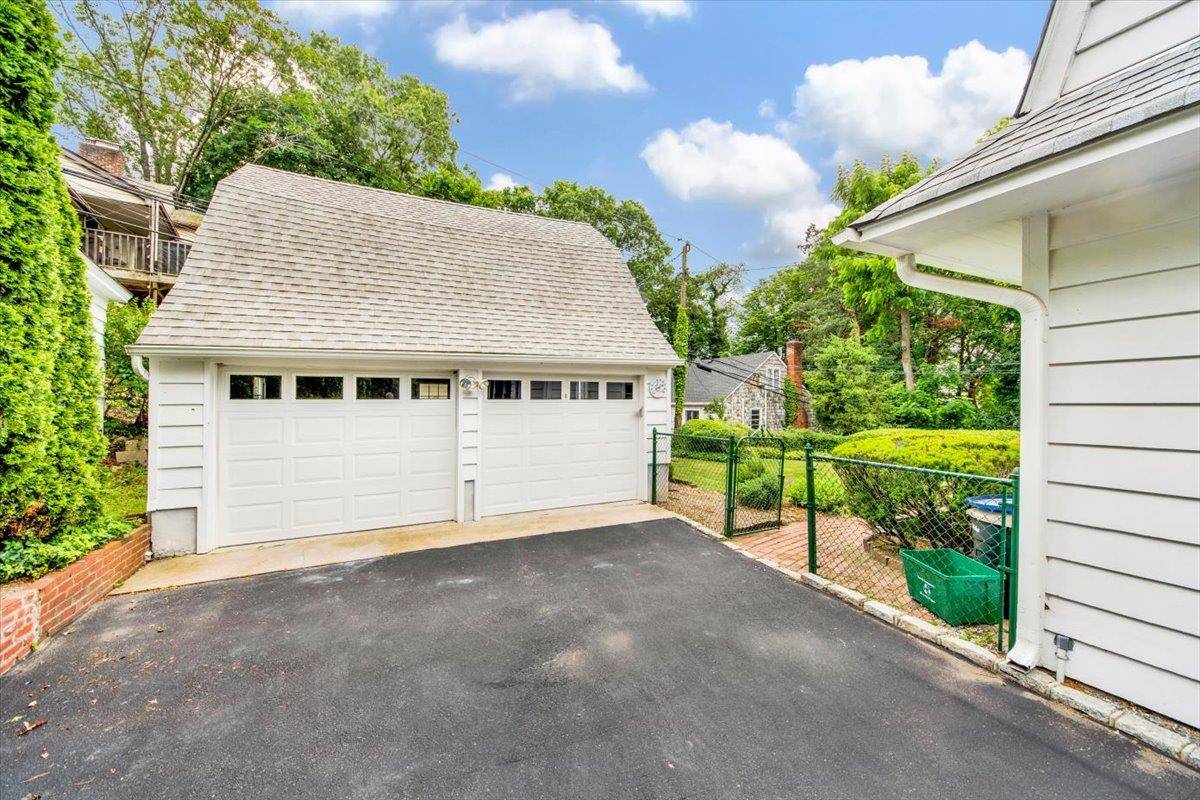 Port Washington, NY 11050,29 Crescent RD
