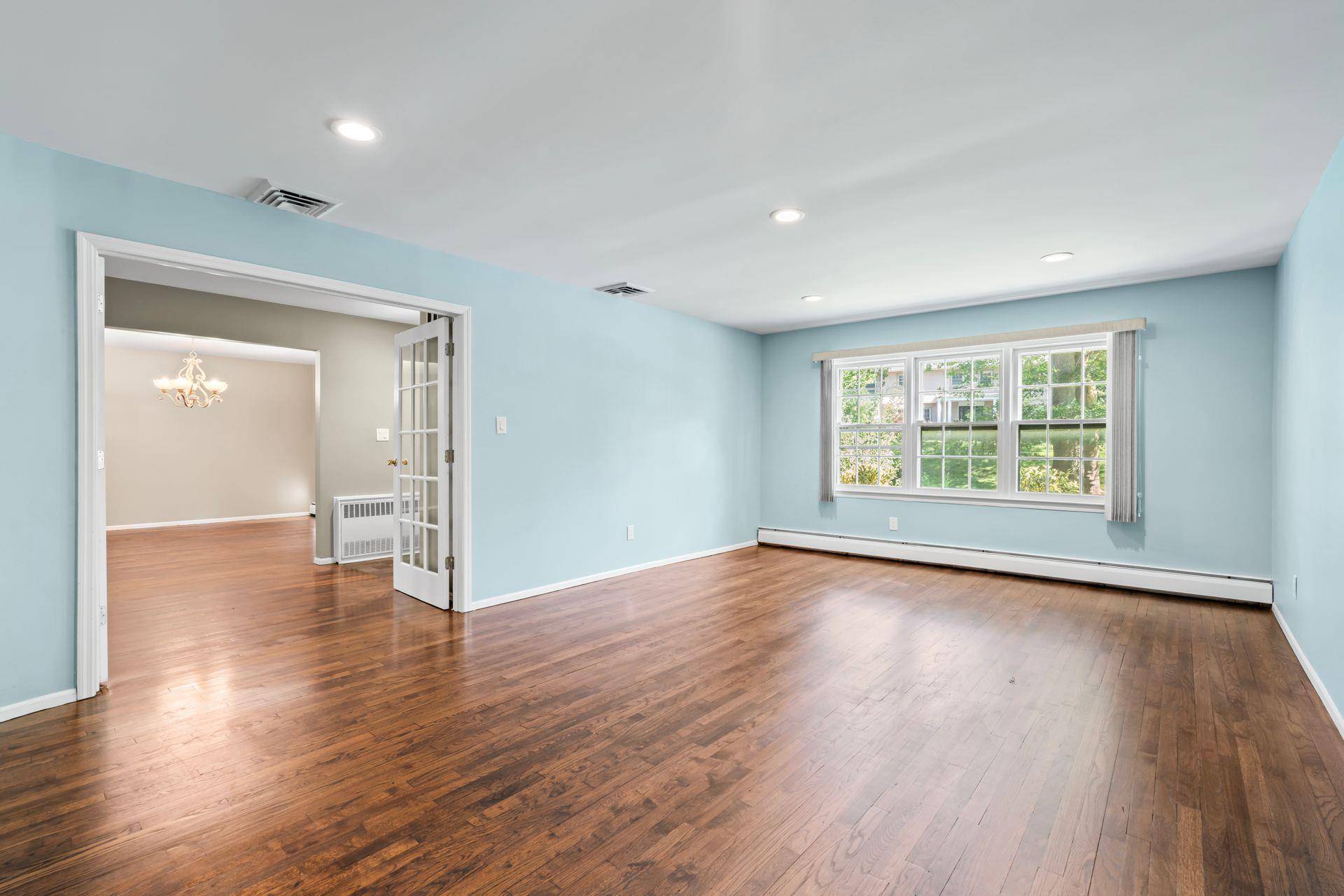 Roslyn Harbor, NY 11576,65 Eden WAY
