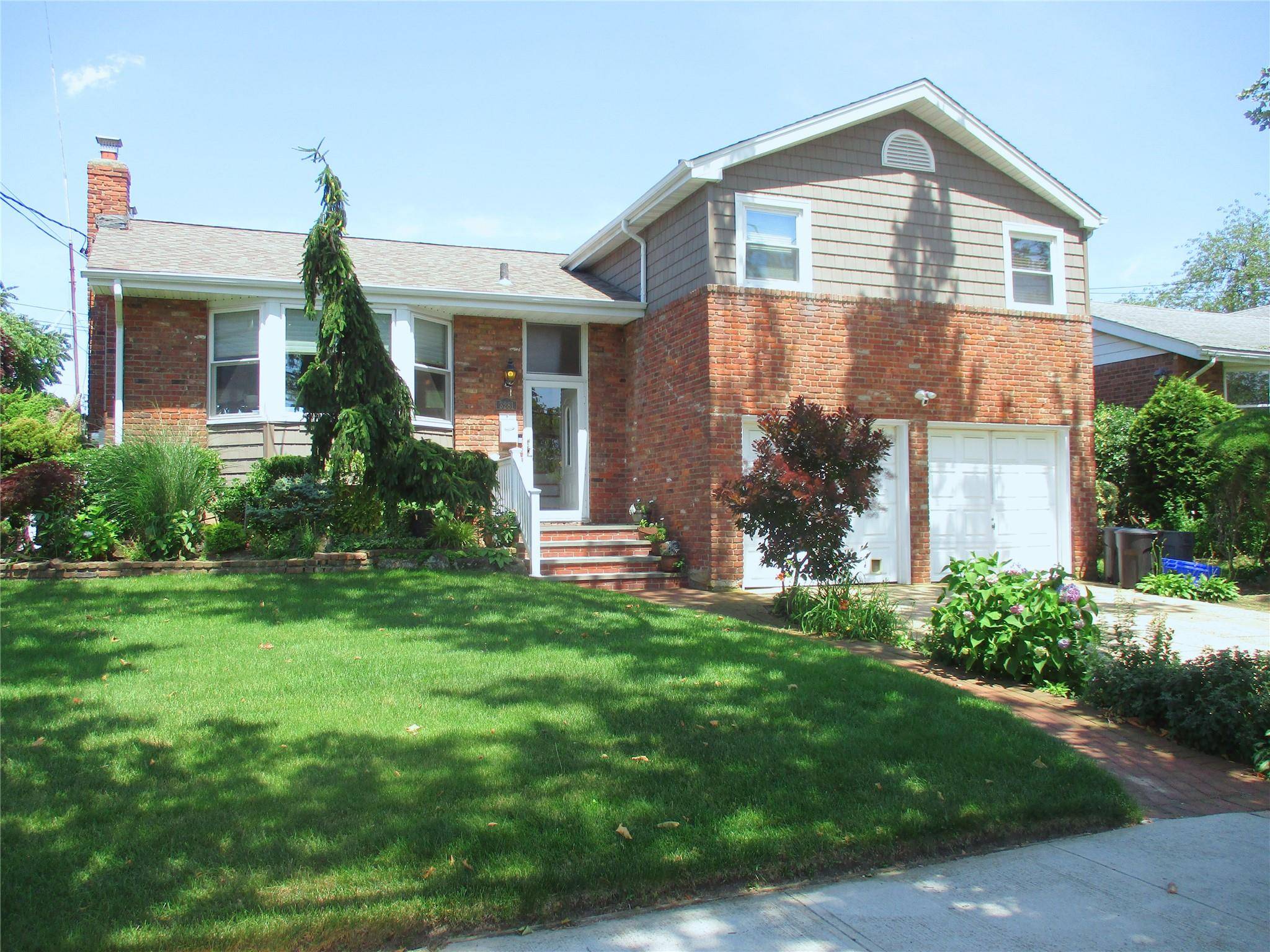 Baldwin Harbor, NY 11510,3281 Milburn AVE