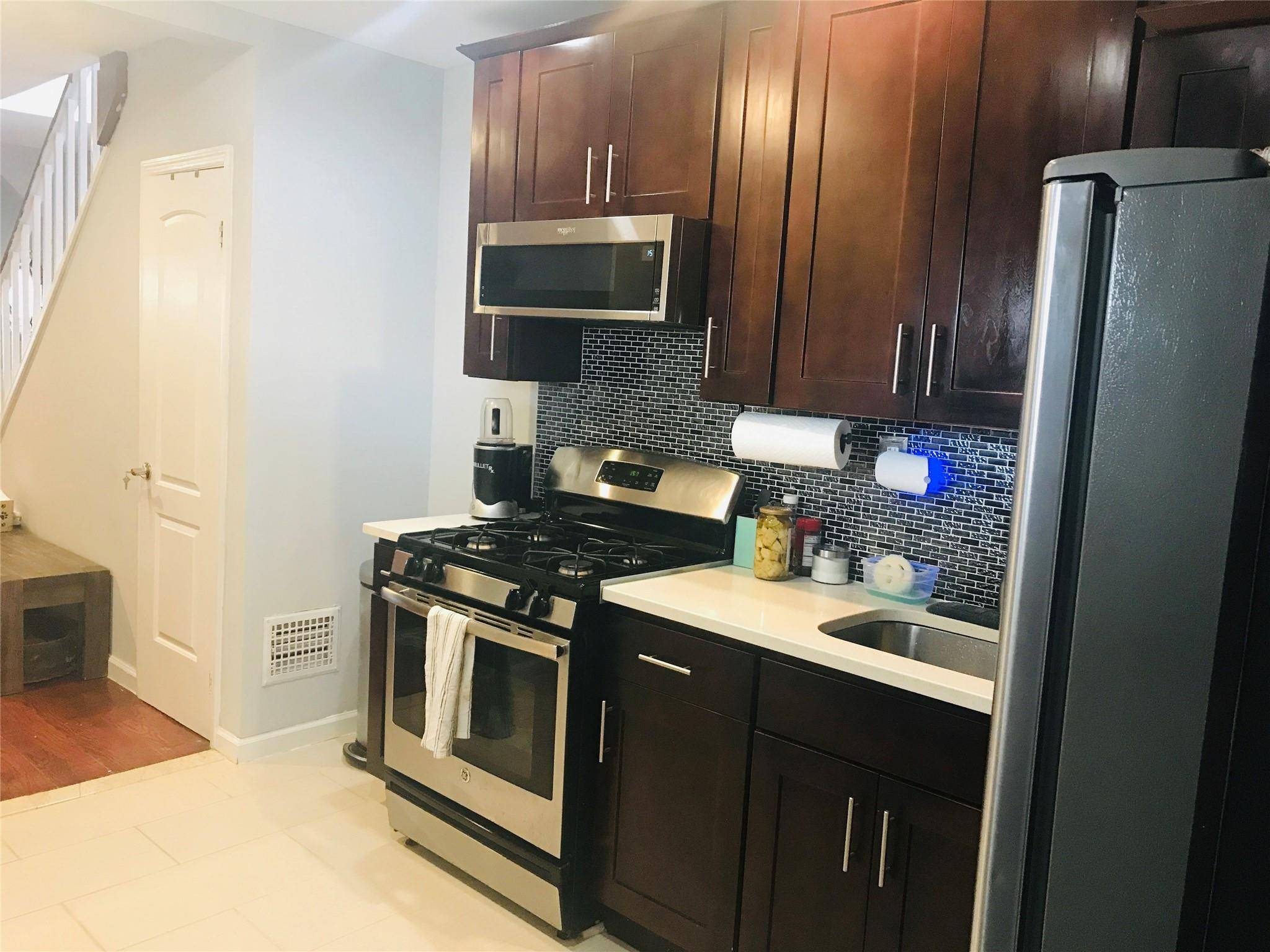 Woodhaven, NY 11421,92-38 77th ST