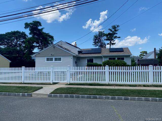 Bay Shore, NY 11706,4 Meadow DR