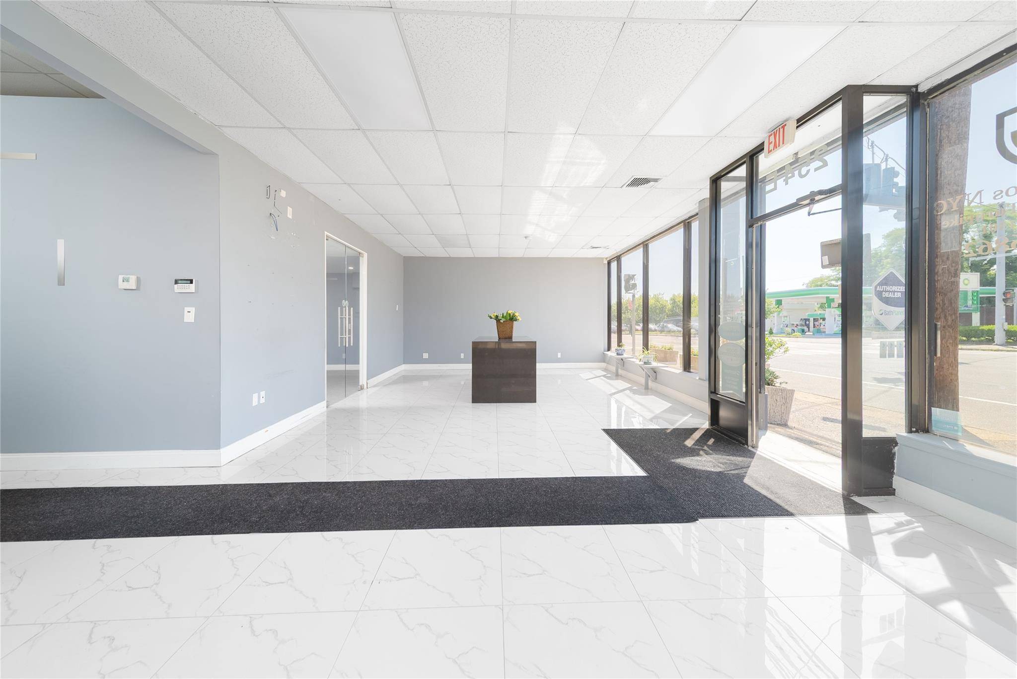 Mineola, NY 11501,254 E Jericho TPKE