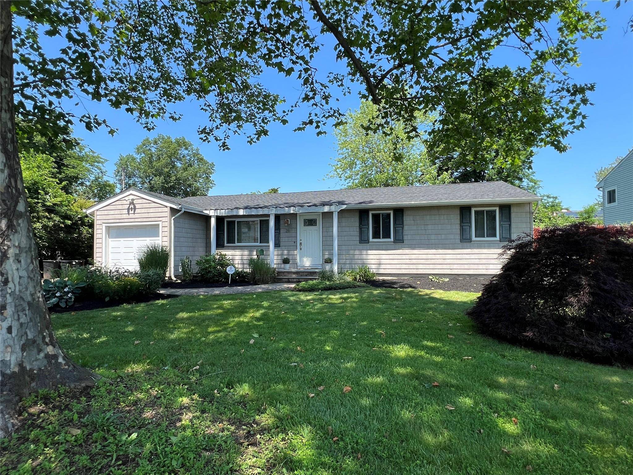 Central Islip, NY 11722,28 Lenox AVE