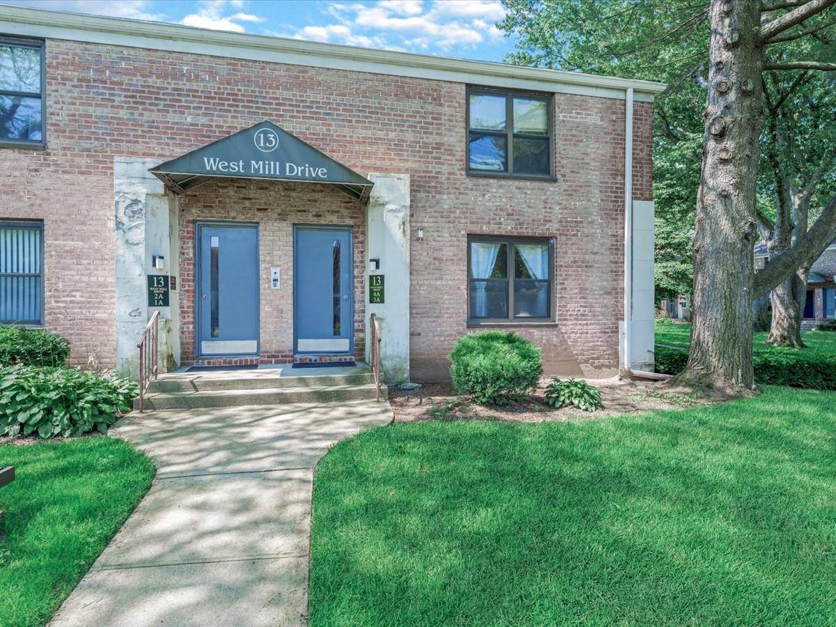 Great Neck, NY 11021,13 W Mill DR #3A