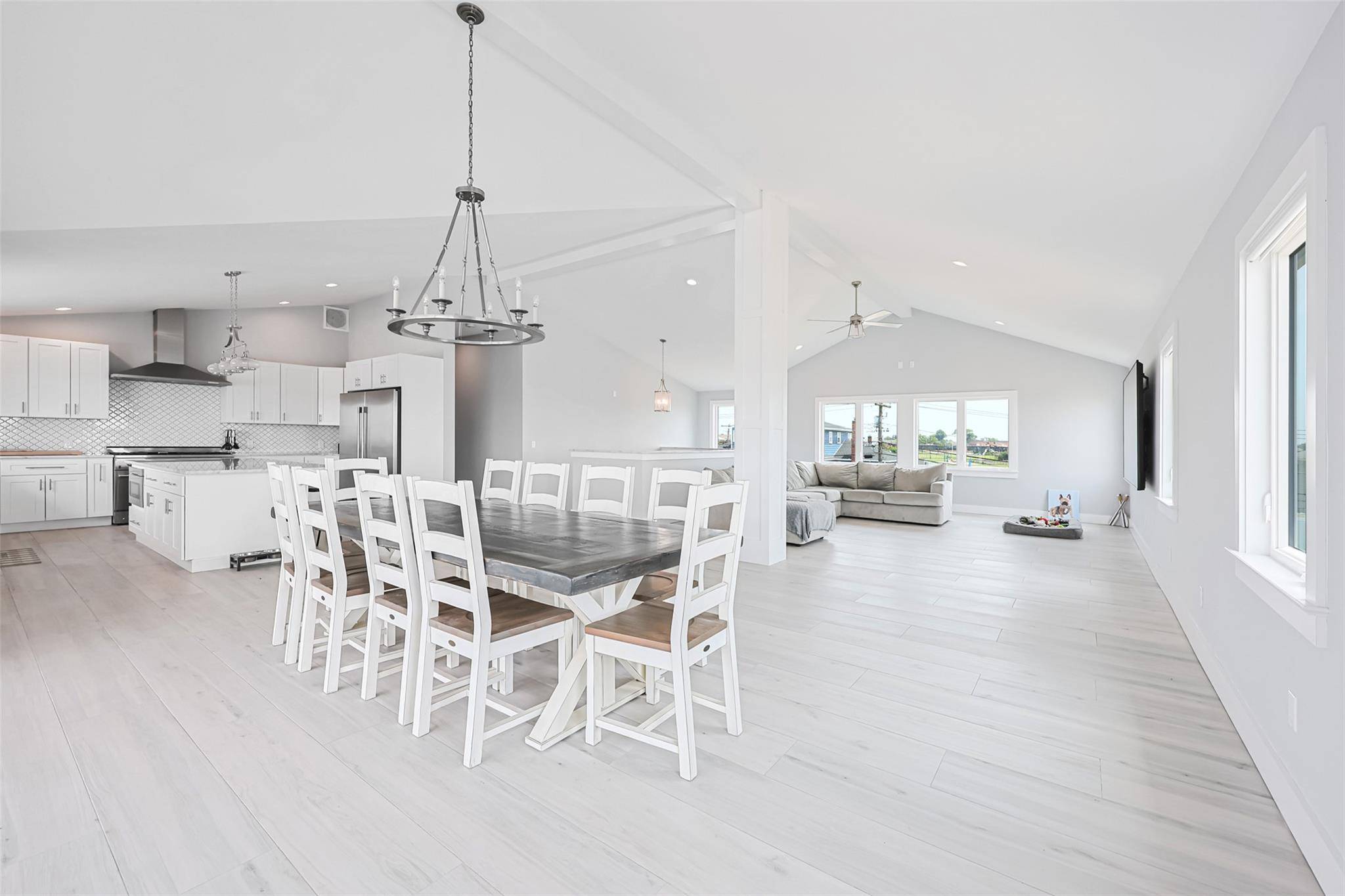 Lindenhurst, NY 11757,390 E Shore RD
