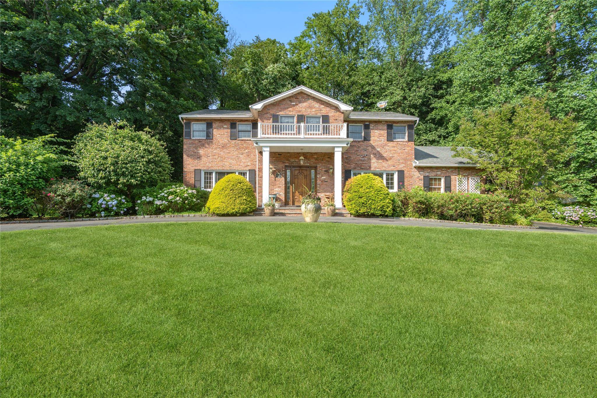 East Hills, NY 11576,180 Peach DR