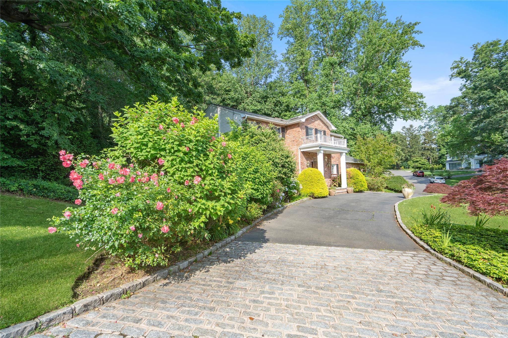East Hills, NY 11576,180 Peach DR
