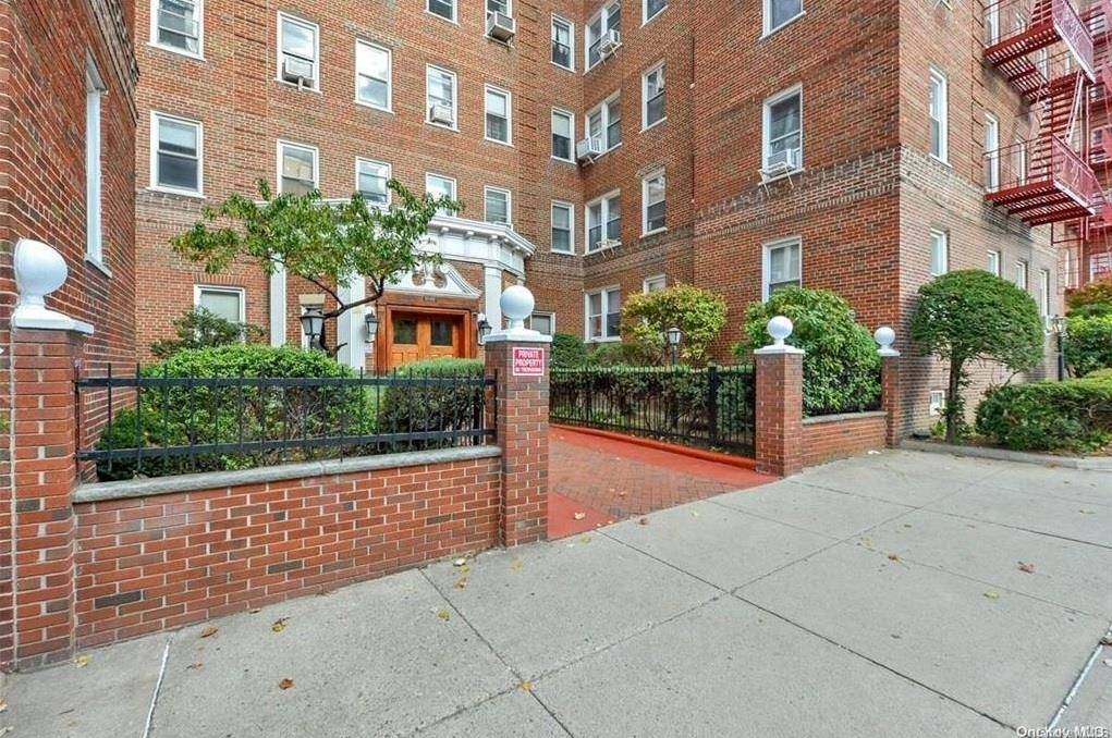Rego Park, NY 11374,63-109 Saunders ST #C18