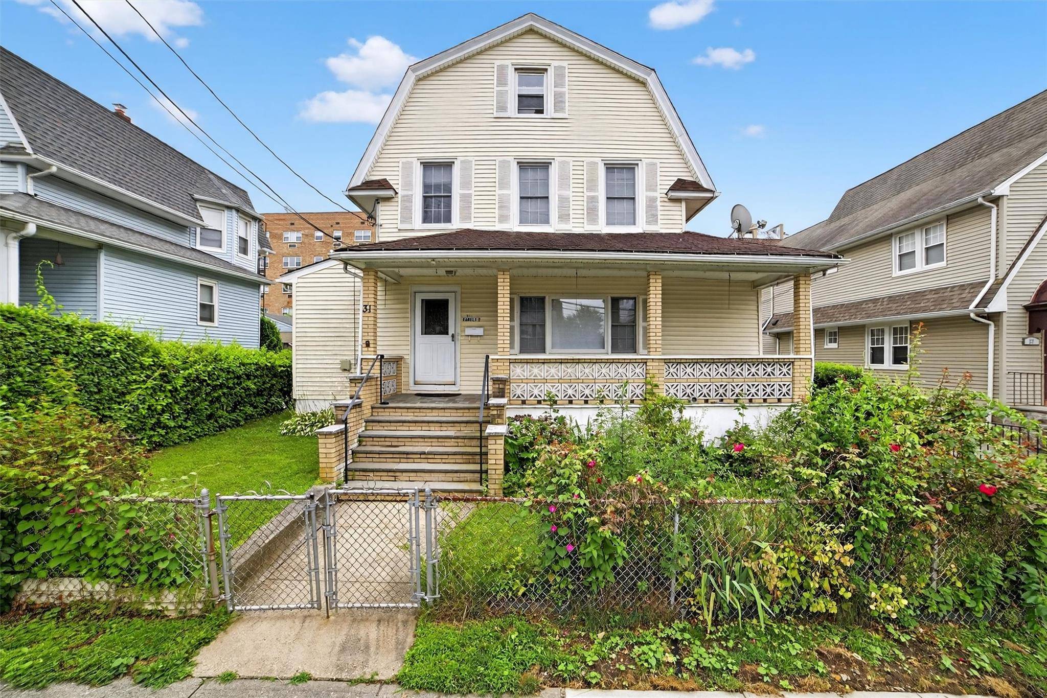 Harrison, NY 10528,31 Maple AVE