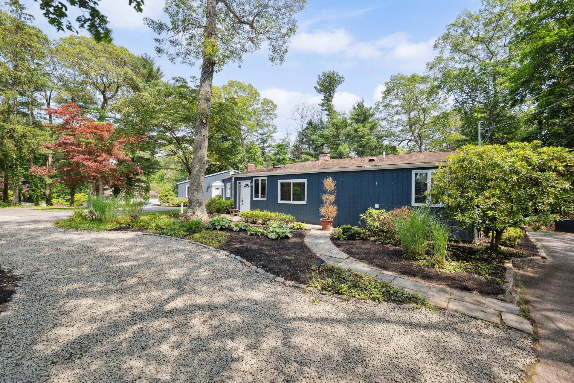 Smithtown, NY 11787,234 Edgewood AVE