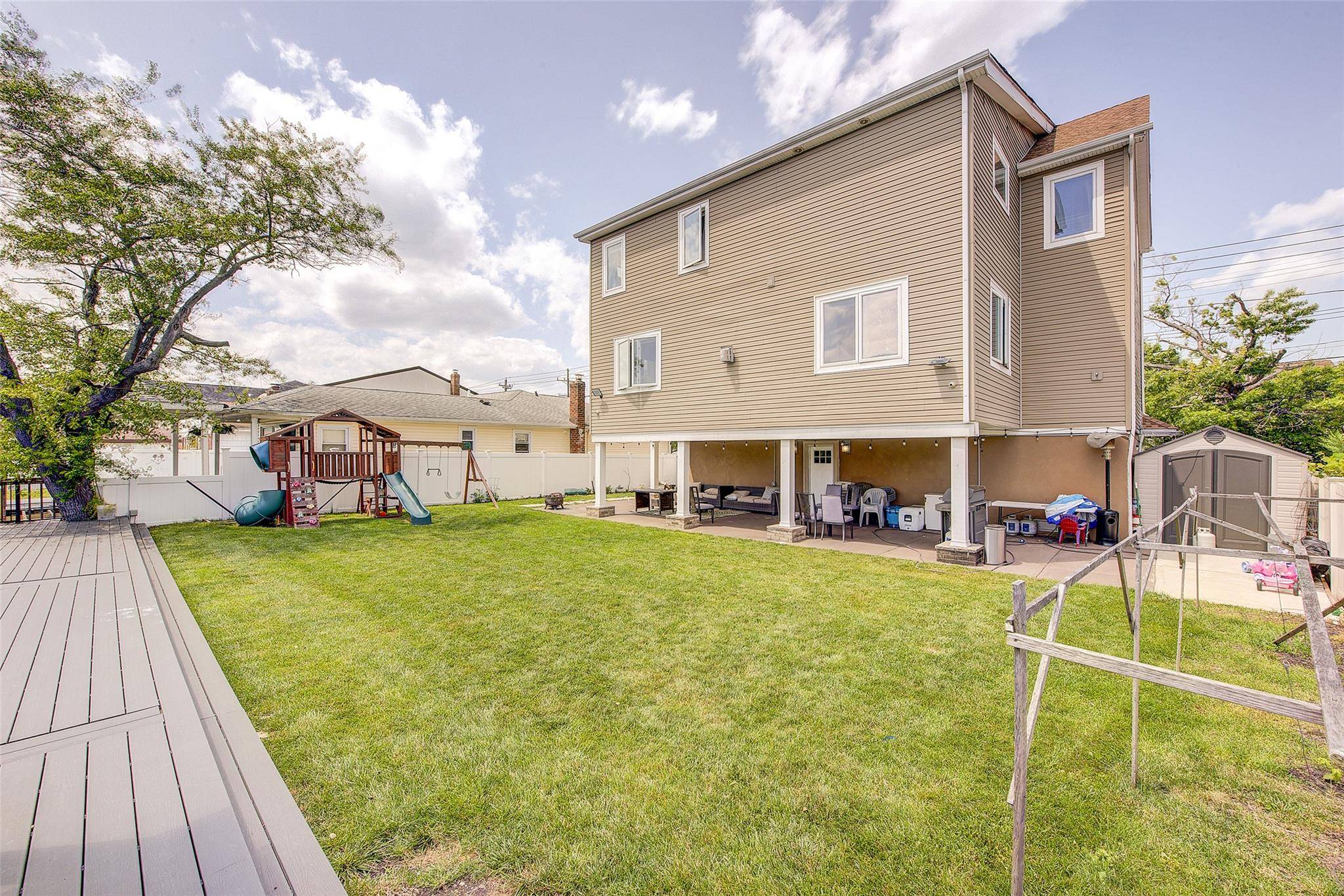 Oceanside, NY 11572,615 Pearl ST