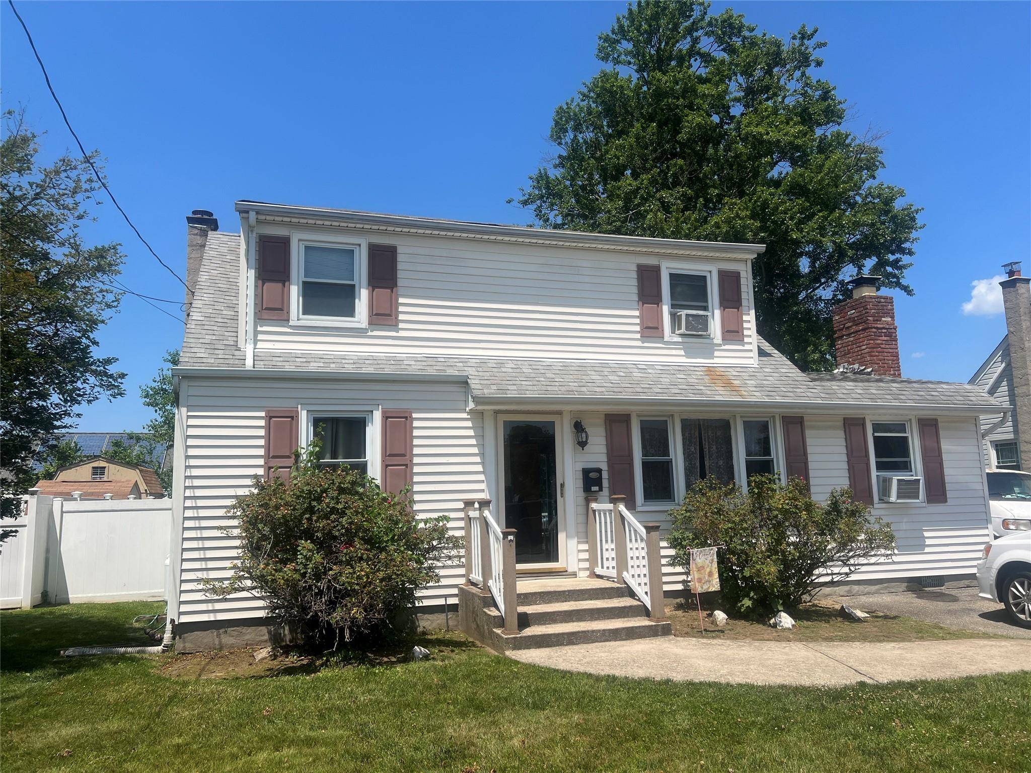 West Babylon, NY 11704,159 Van Buren ST