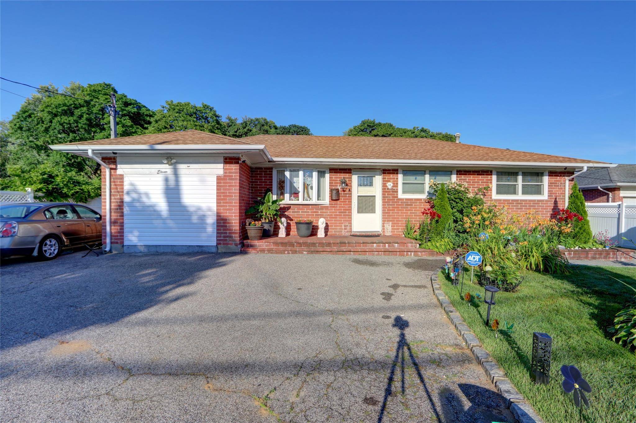 Brentwood, NY 11717,11 Orient