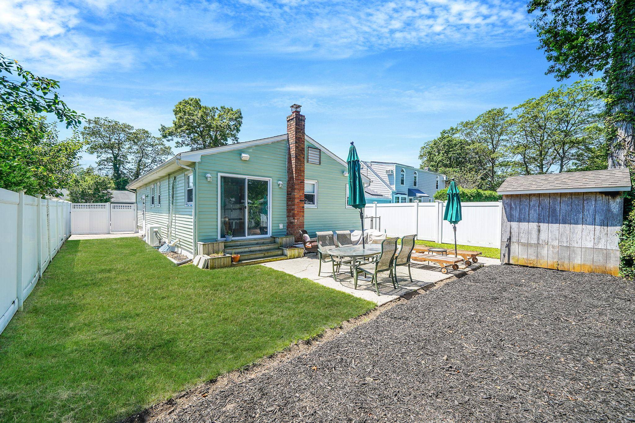 West Islip, NY 11795,1345 Madison AVE