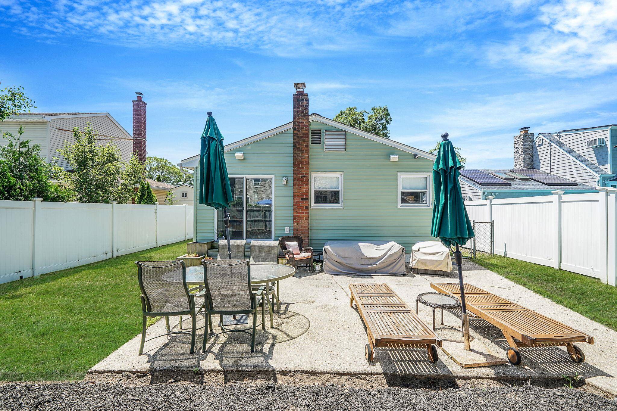 West Islip, NY 11795,1345 Madison AVE