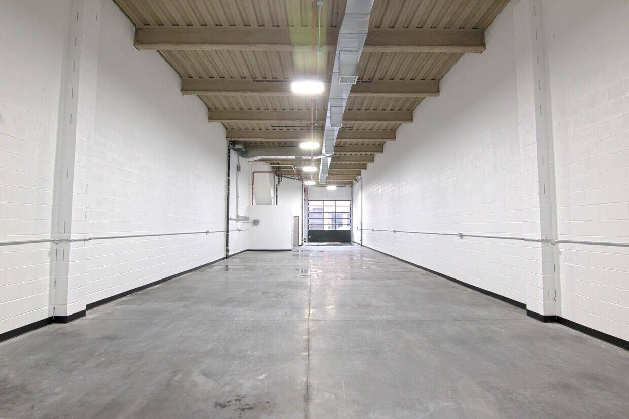 Astoria, NY 11103,18-31 42nd ST