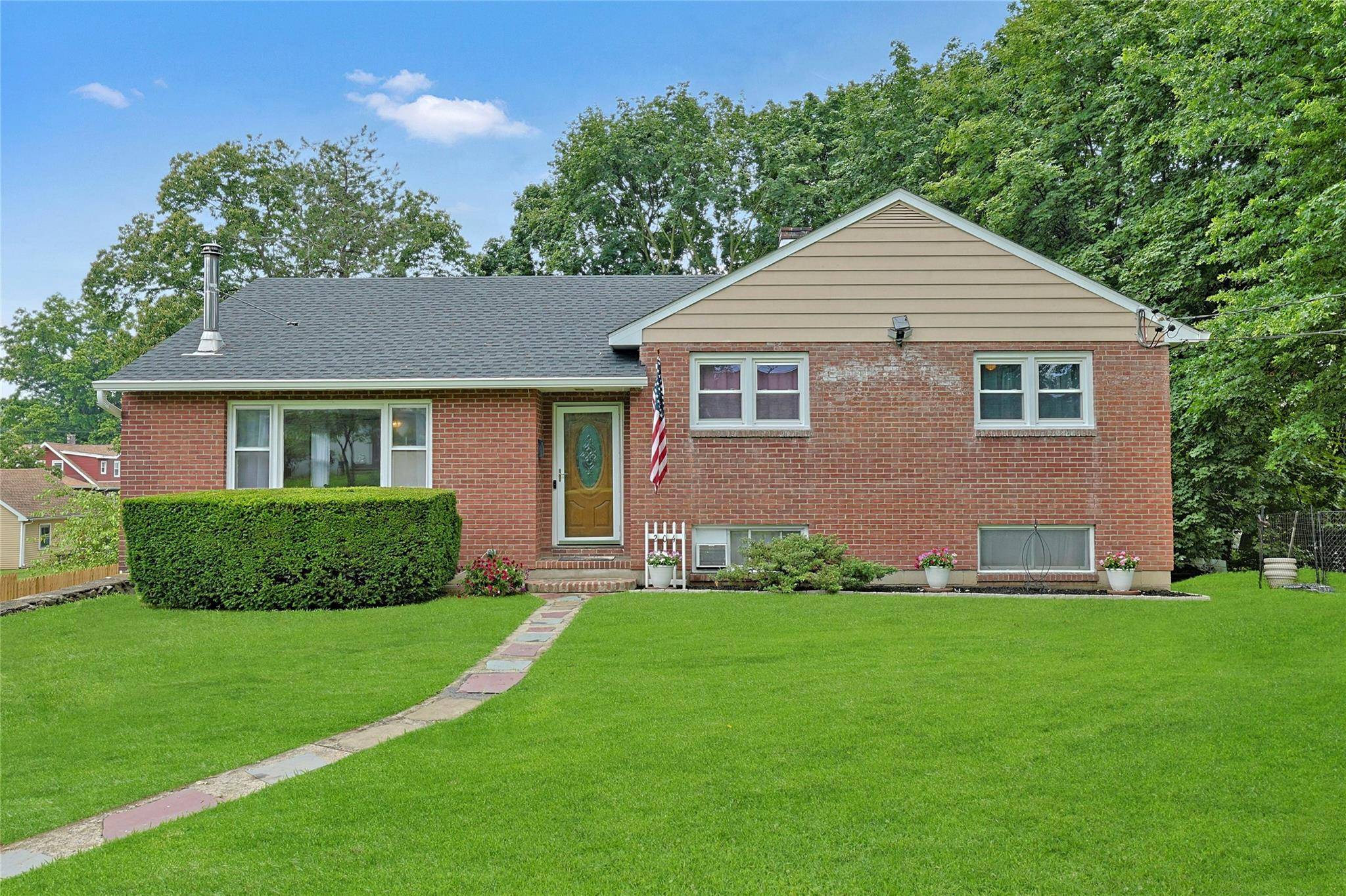 Buchanan, NY 10511,204 Seward ST