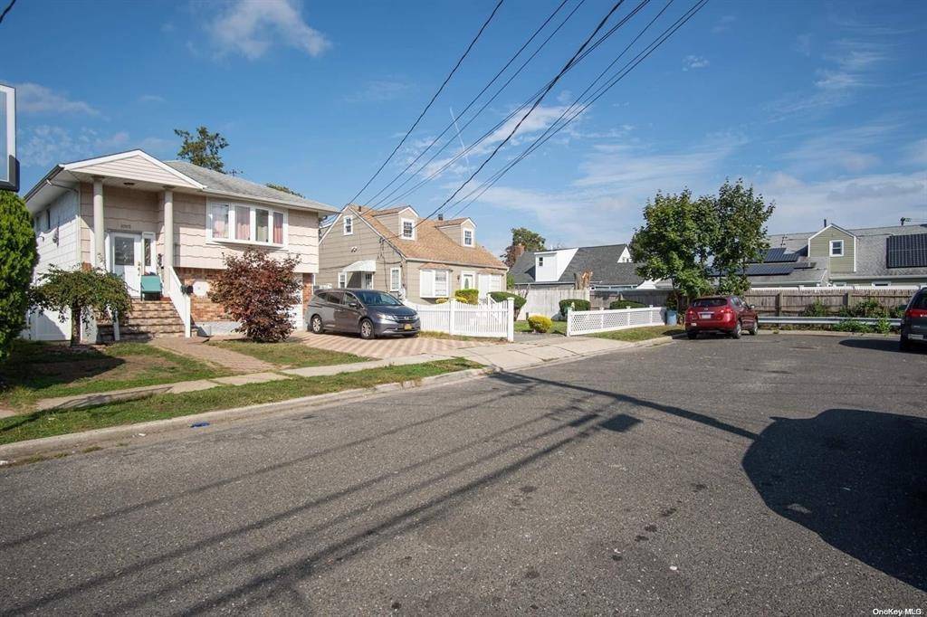 Uniondale, NY 11553,1093 Fayette ST