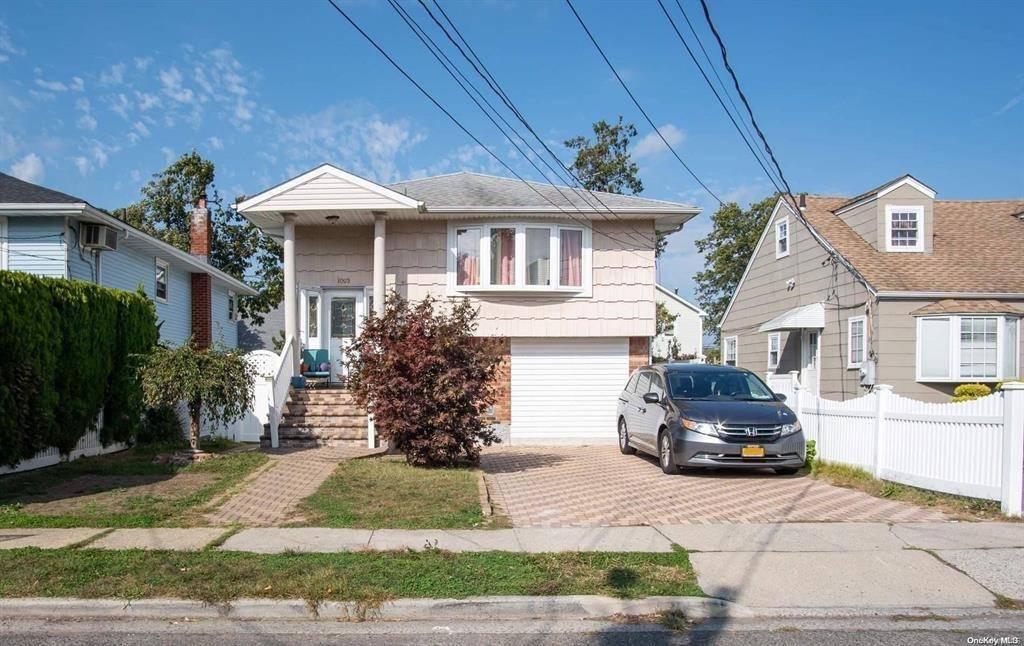 Uniondale, NY 11553,1093 Fayette ST