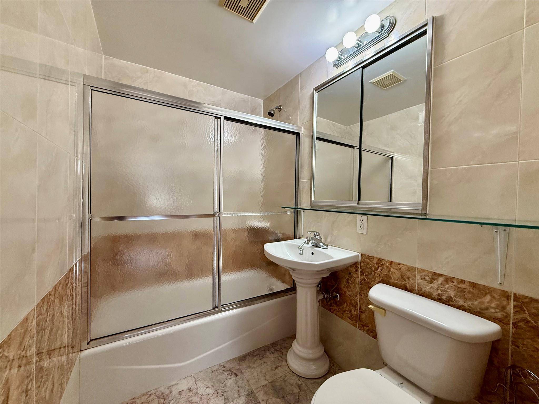Flushing, NY 11354,31-18 Union ST #3B