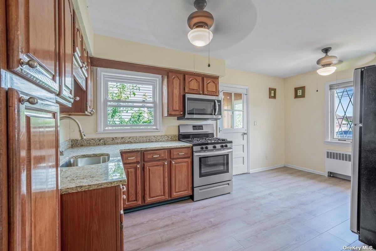 Mineola, NY 11501,216 Raff AVE