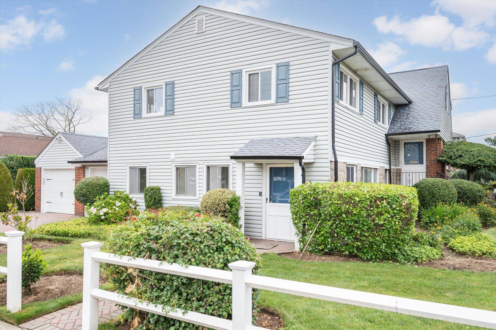 New Hyde Park, NY 11040,1901 New Hyde Park RD