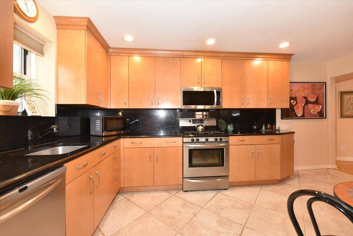 Great Neck, NY 11021,180 S Middle Neck RD #1-Q