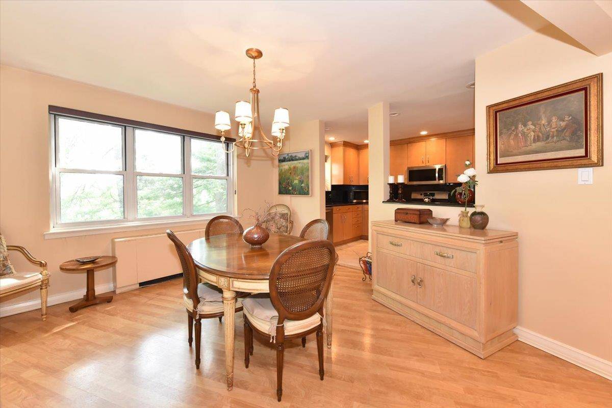 Great Neck, NY 11021,180 S Middle Neck RD #1-Q