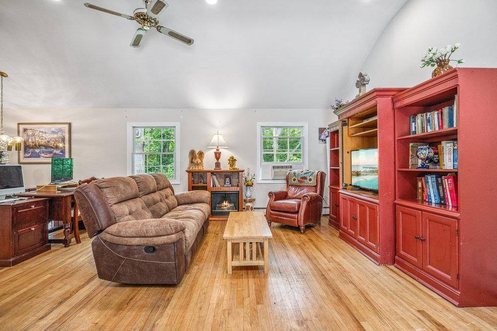 Saint James, NY 11780,1 Thompson Hill RD