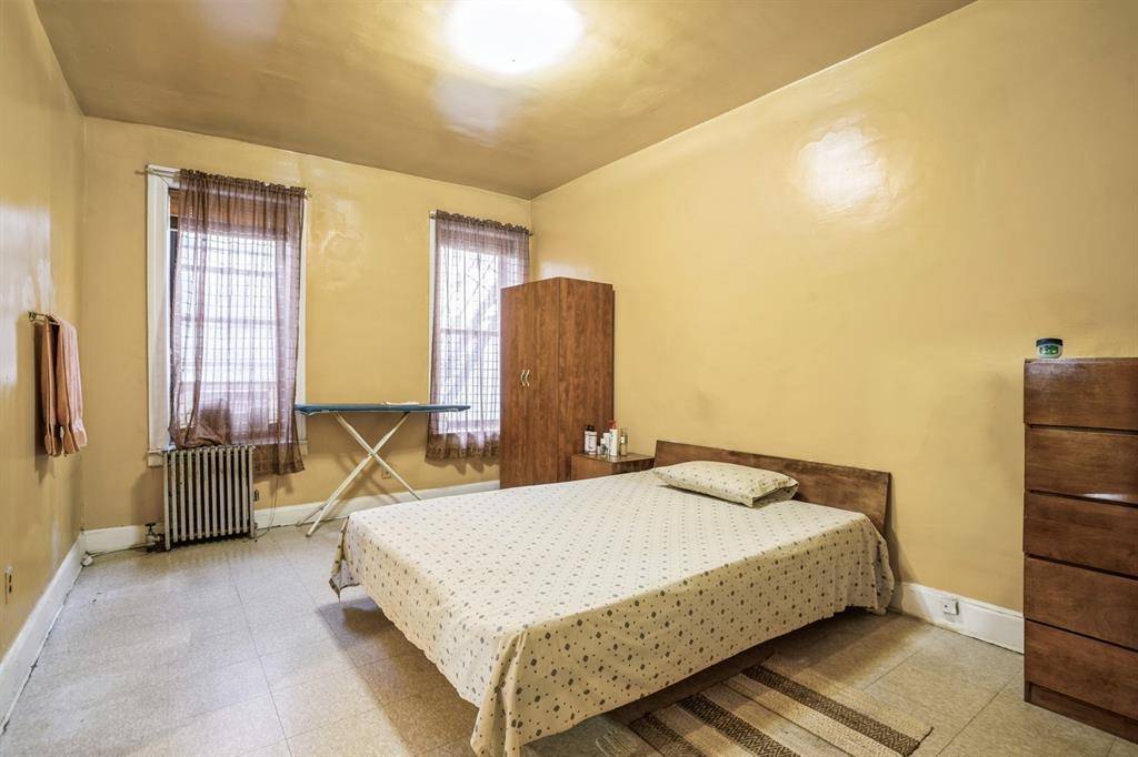 Brooklyn, NY 11225,35 Crown Street #2B