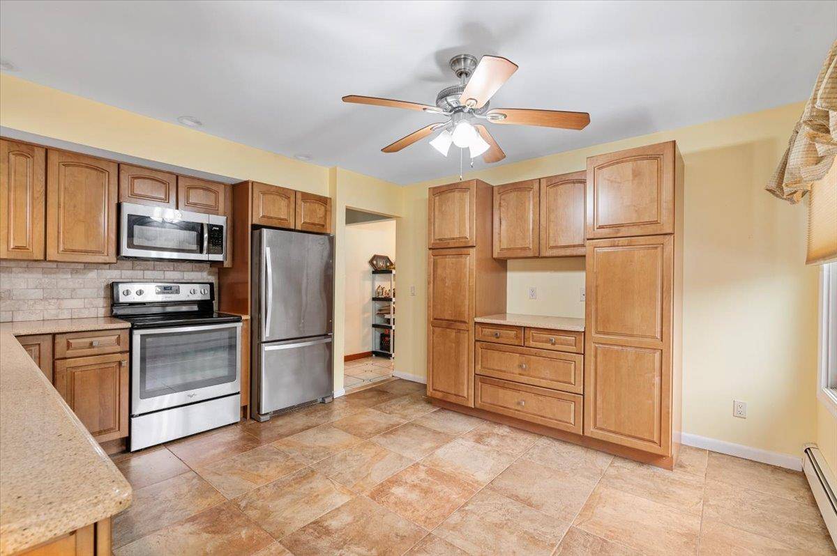 East Meadow, NY 11554,558 Kingston AVE
