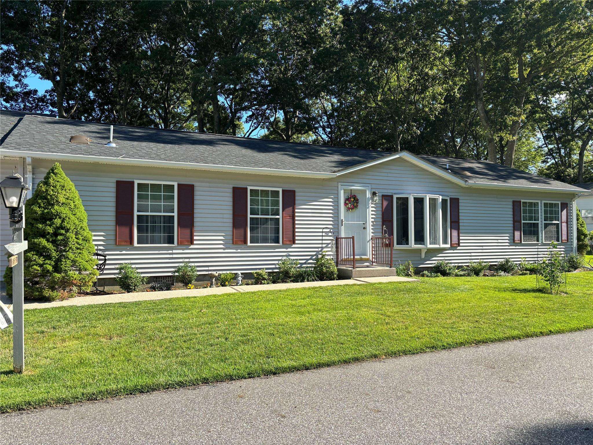 Calverton, NY 11933,1407 Middle #22