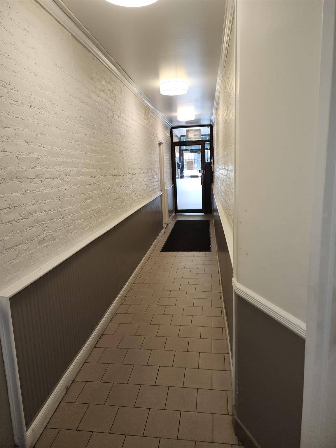 New York (manhattan), NY 10029,319 E 105th ST #6A