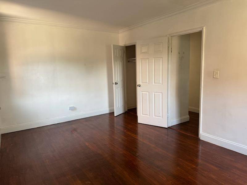 Kew Garden Hills, NY 11367,150-11 72 RD #3G