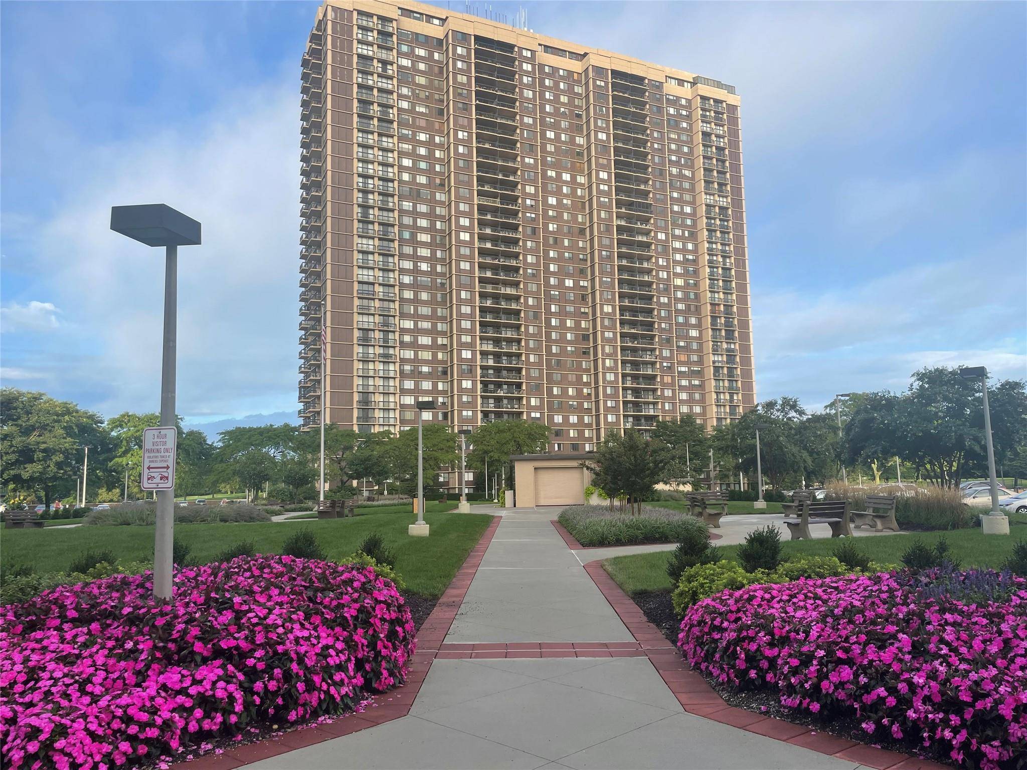 Floral Park, NY 11005,27110 Grand Central Parkway #19A