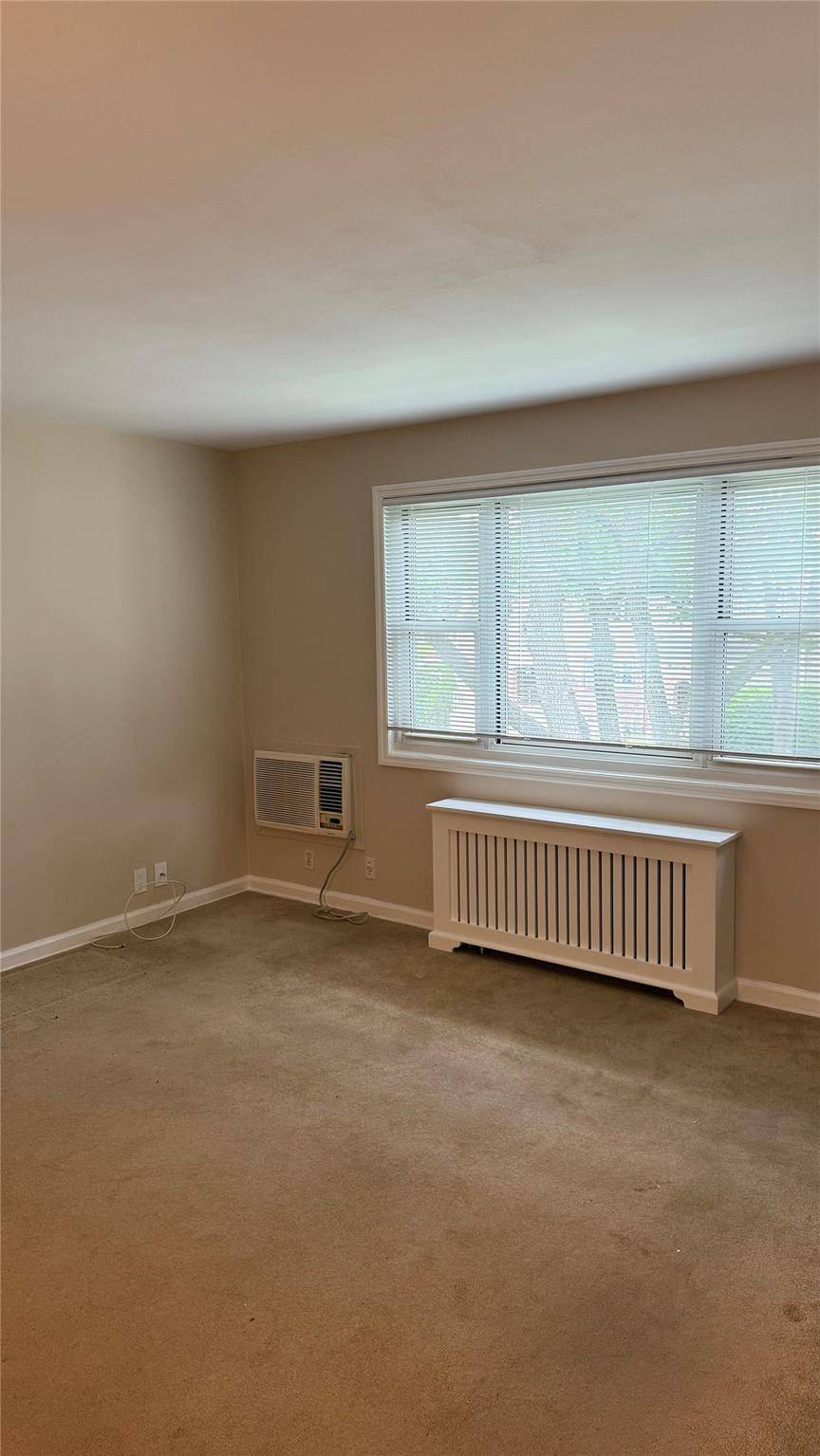 Valley Stream, NY 11580,1064 Hunter AVE #4