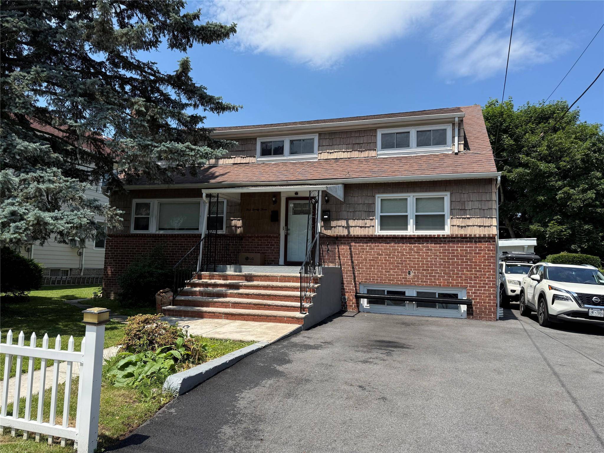 Pelham, NY 10803,523 Seventh AVE #2