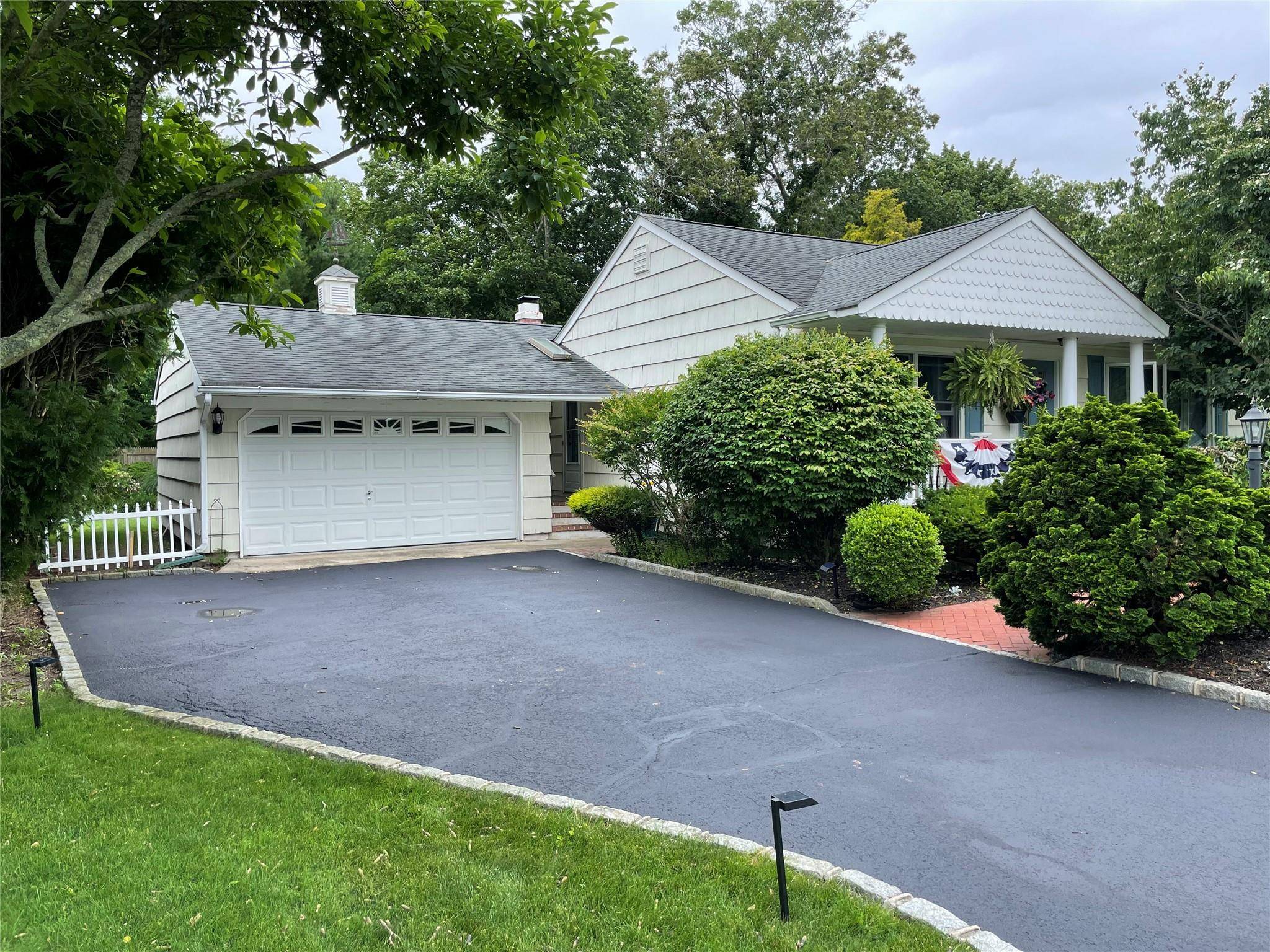 Center Moriches, NY 11934,8 Adelaide PARK