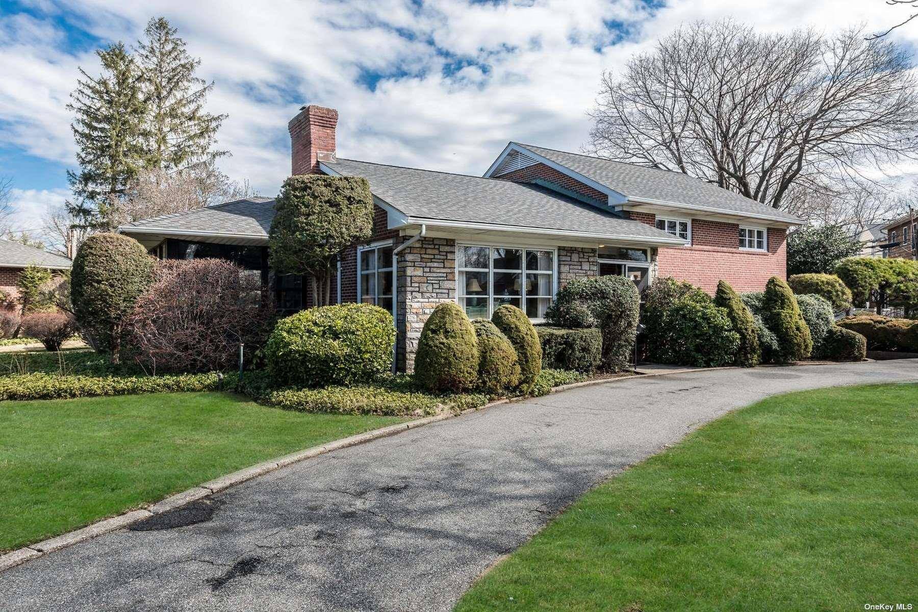 Garden City, NY 11530,17 Merillon Ave.