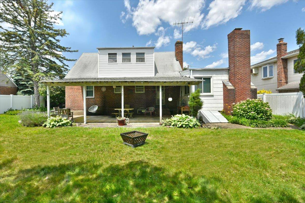 Massapequa, NY 11758,136 Euclid AVE
