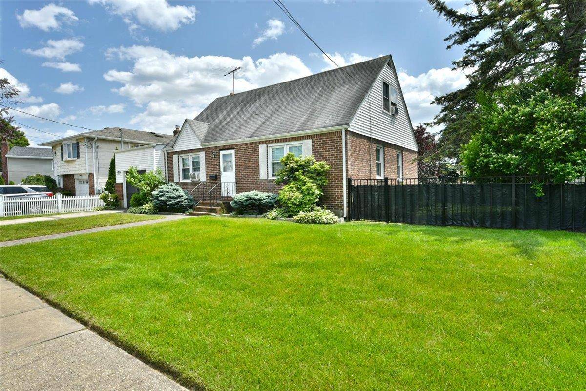 Massapequa, NY 11758,136 Euclid AVE