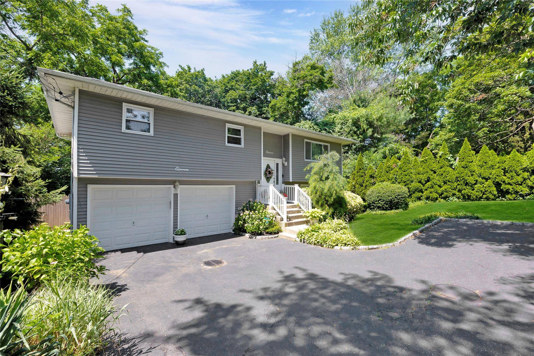 Huntington, NY 11743,11 Margaret LN