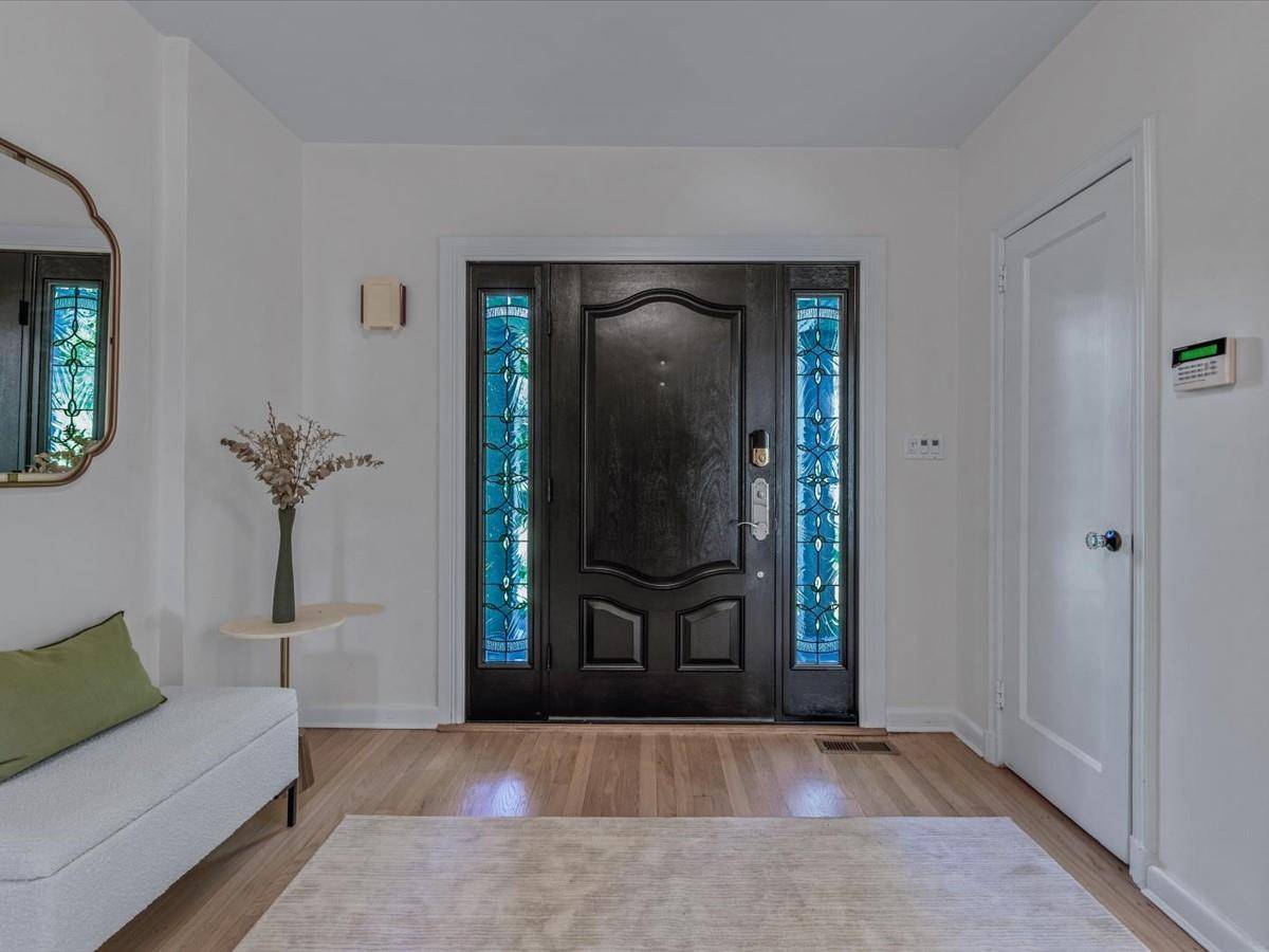 Manhasset, NY 11030,44 Mountain Cut
