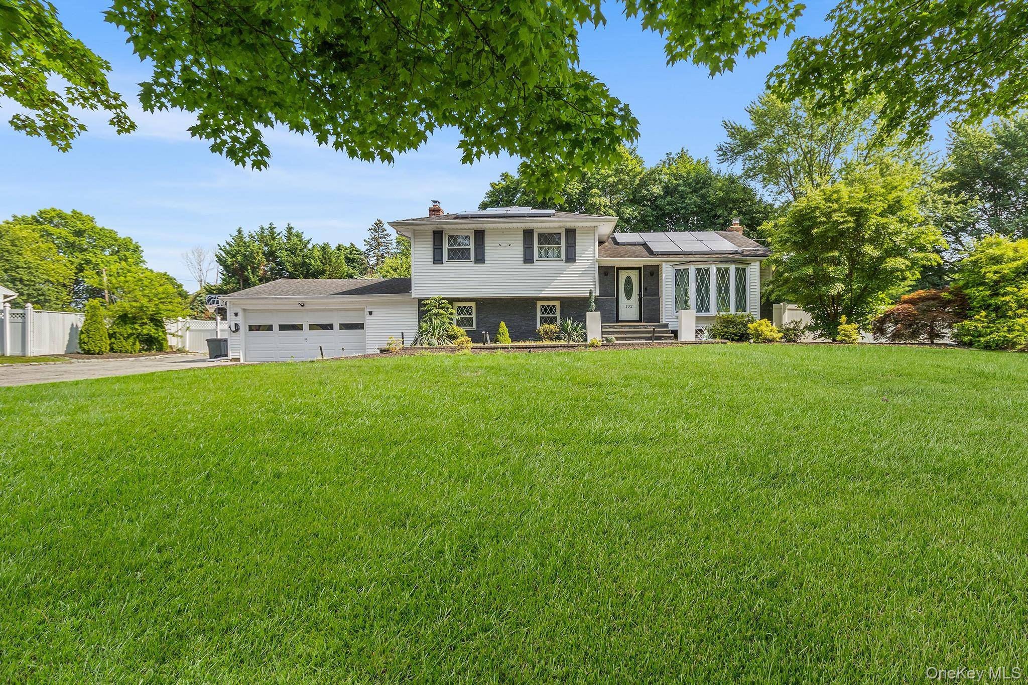 East Northport, NY 11731,132 Ketay DR