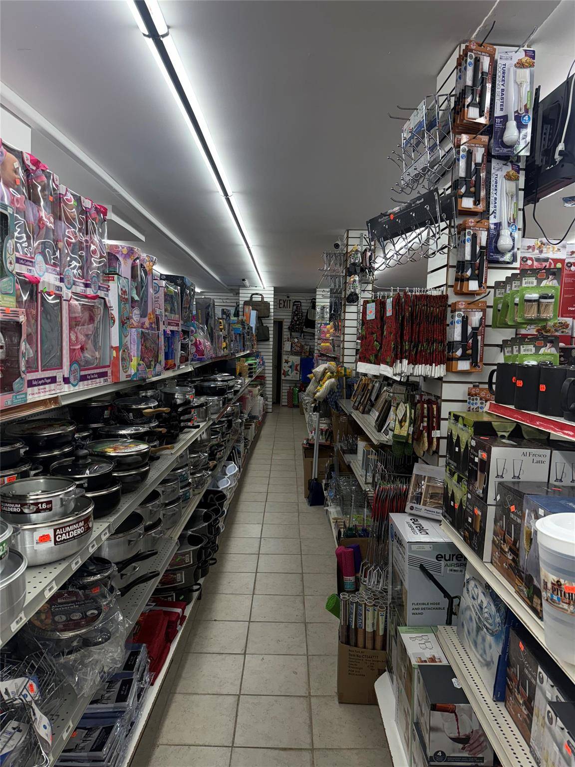 New York (manhattan), NY 10009,33 Avenue A